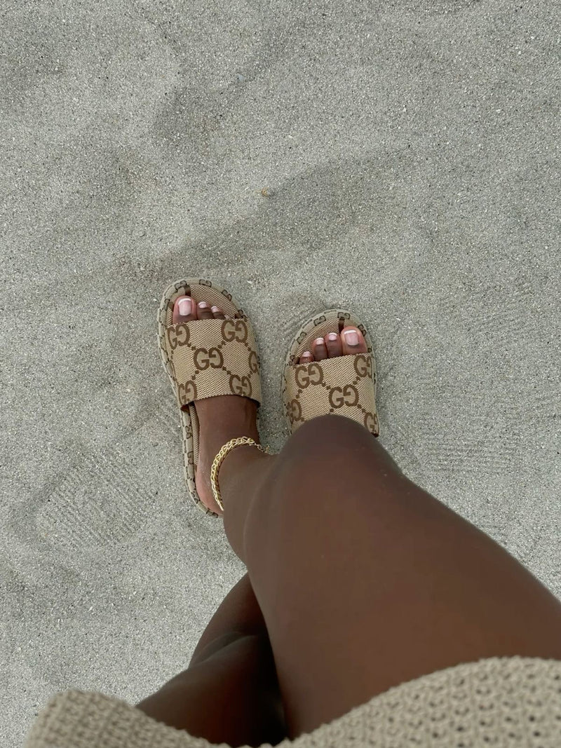 Women’s Sandals and Slides